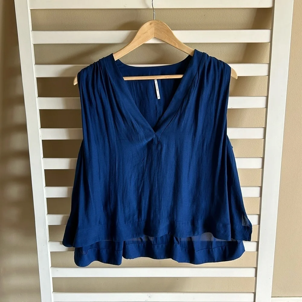 FREE PEOPLE DARCY V-NECK HI-LOW SLEEVELESS TOP BLUE COBALT Size Small